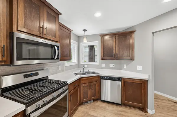 1015 Winsome WAY NW, Isanti, MN 55040