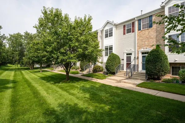 15575 June Grass LN, Eden Prairie, MN 55347