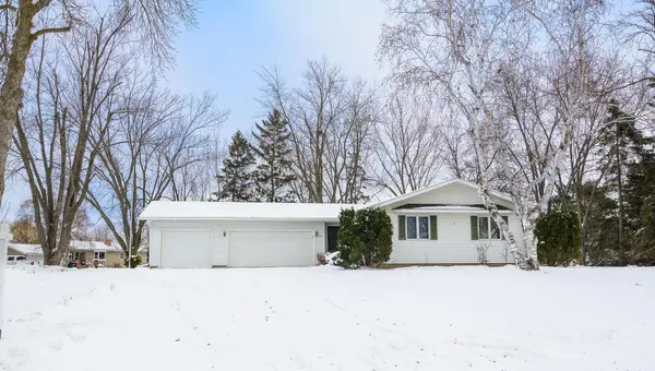 442 Aberdeen DR, Waite Park, MN 56387