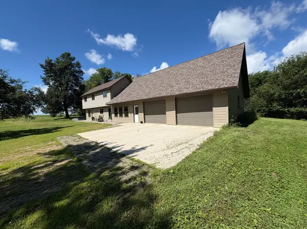 3040 300th AVE, Marshall, MN 56258