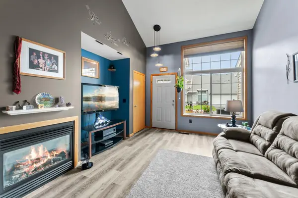 315 Roosevelt ST S #B, Cambridge, MN 55008