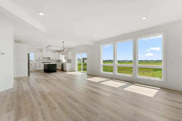15068 Ardmullivan LN, Rosemount, MN 55068