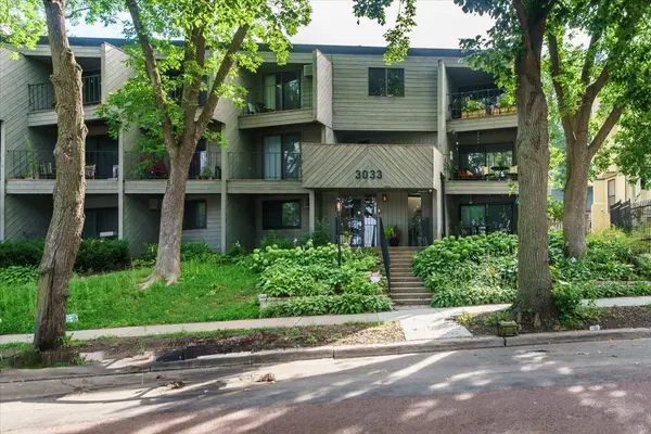3033 E Bde Maka Ska Pkwy #201, Minneapolis, MN 55408
