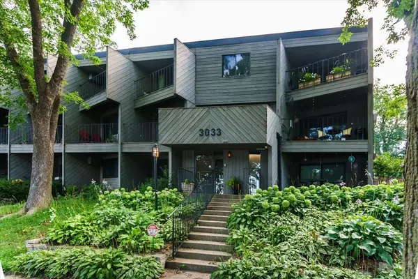 3033 E Bde Maka Ska Pkwy #201, Minneapolis, MN 55408