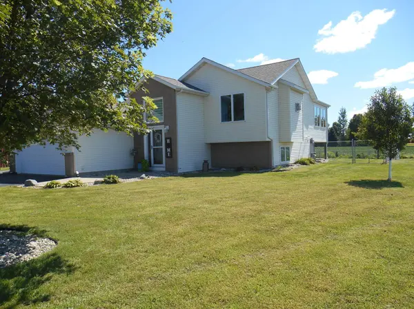 402 Circle LN, Arlington, MN 55307