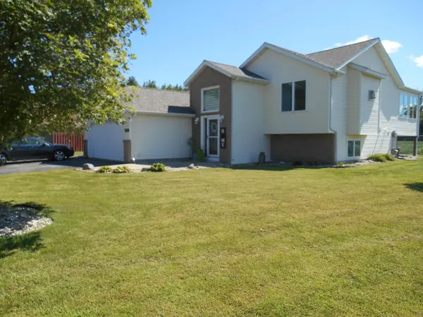 402 Circle LN, Arlington, MN 55307