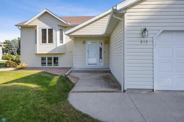612 Fairway DR, Casselton, ND 58012