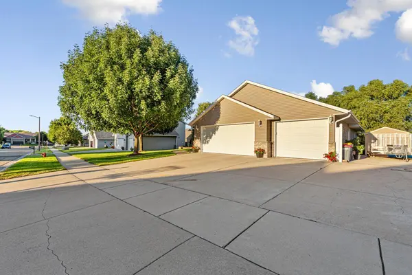 1205 Amber LN, Faribault, MN 55021
