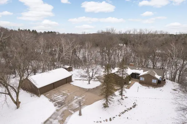 1054 Cottonwood DR, Hudson, WI 54016
