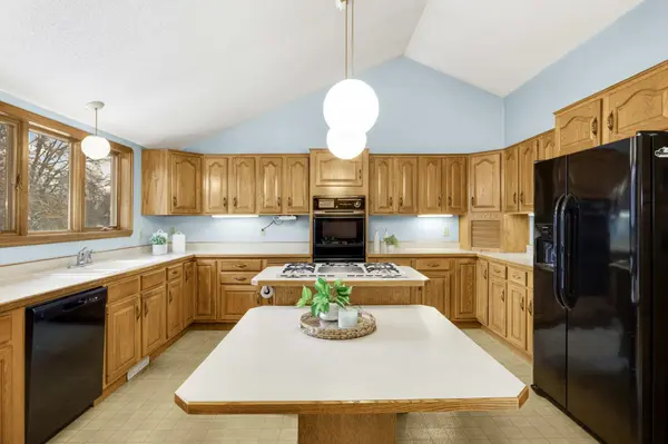 1054 Cottonwood DR, Hudson, WI 54016