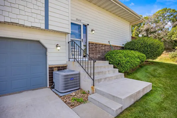 10434 S Decatur AVE S, Bloomington, MN 55438