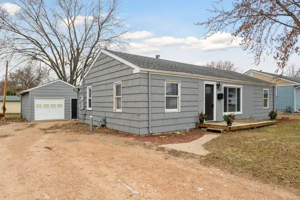 528 Shakopee AVE E, Shakopee, MN 55379