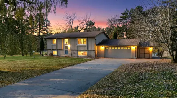 2835 Laurel ST S, Cambridge, MN 55008