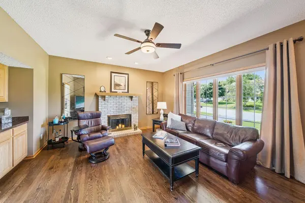 8980 Highland CIR, Woodbury, MN 55125
