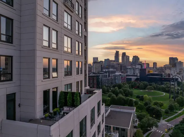 1111 W River Pkwy #16C, Minneapolis, MN 55415