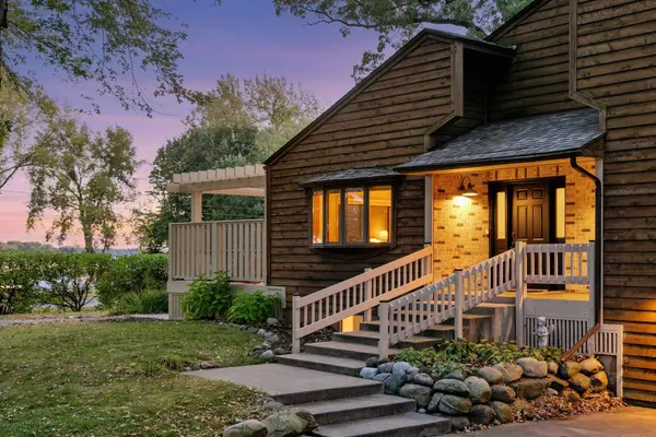 2615 Lake AVE, White Bear Twp, MN 55110