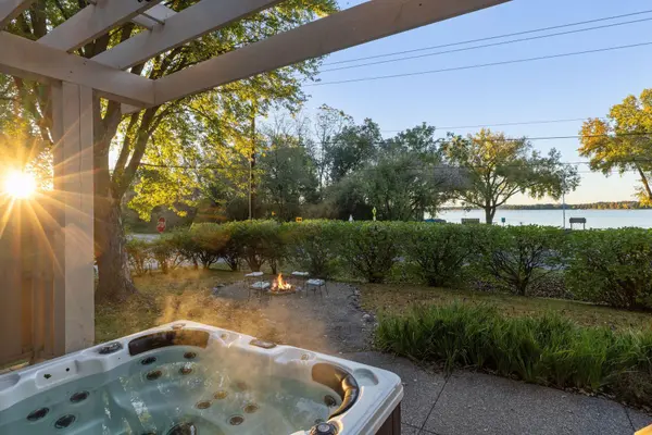 2615 Lake AVE, White Bear Twp, MN 55110
