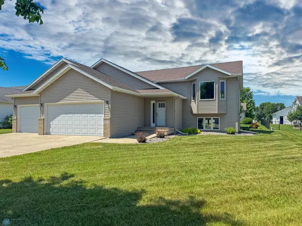 3337 Monroe ST S, Fargo, ND 58104