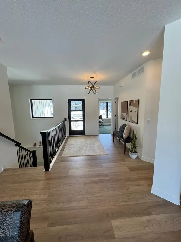 702 Summer AVE SE, New Prague, MN 56071