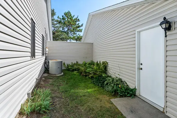 9287 73rd ST S, Cottage Grove, MN 55016