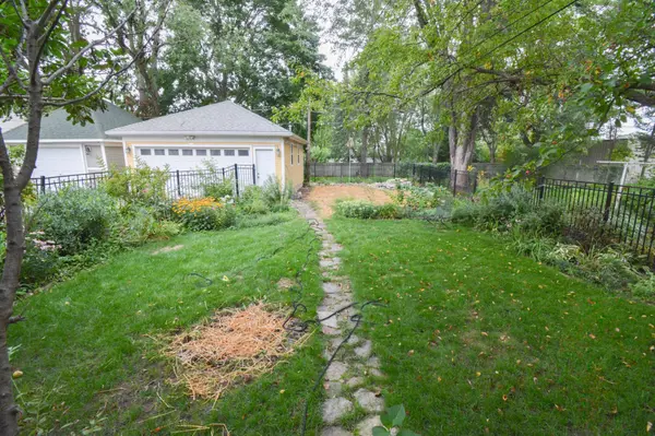 915 E Center ST, Rochester, MN 55904