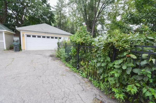 915 E Center ST, Rochester, MN 55904