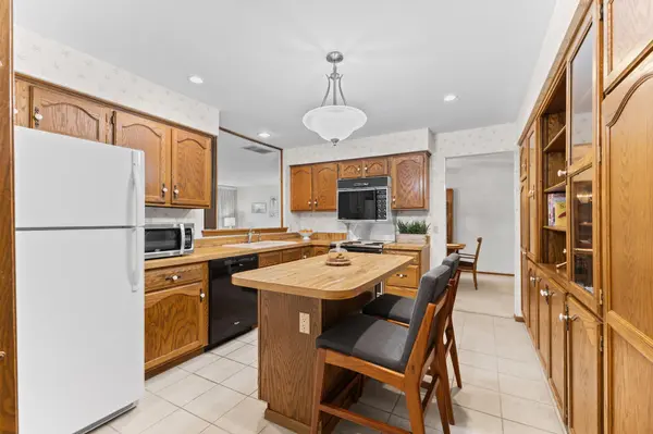 3000 Saint Albans Mill RD #109, Minnetonka, MN 55305