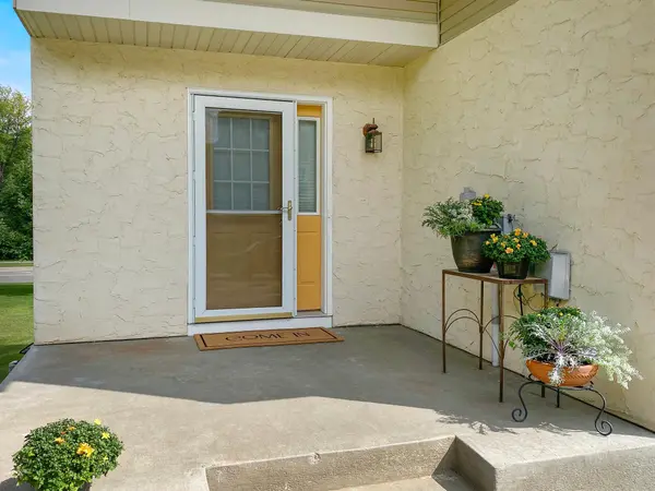 376 Brickyard DR, Chaska, MN 55318