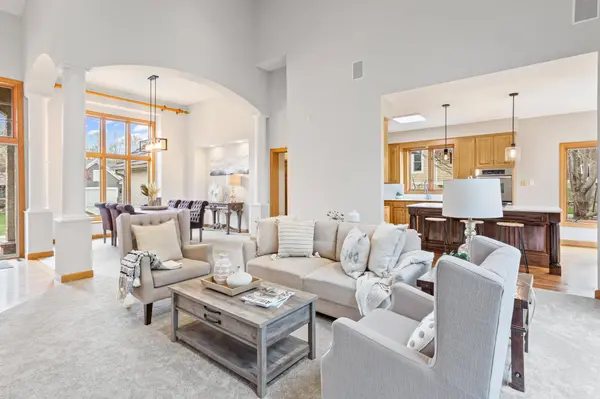 10035 Gristmill RDG, Eden Prairie, MN 55347