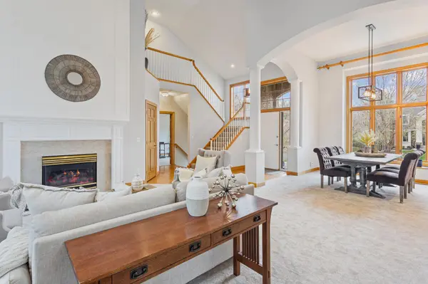 10035 Gristmill RDG, Eden Prairie, MN 55347