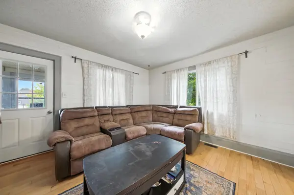 1049 Kent ST, Saint Paul, MN 55117