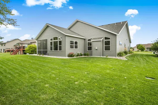 1437 Aspen LN, Saint Cloud, MN 56303