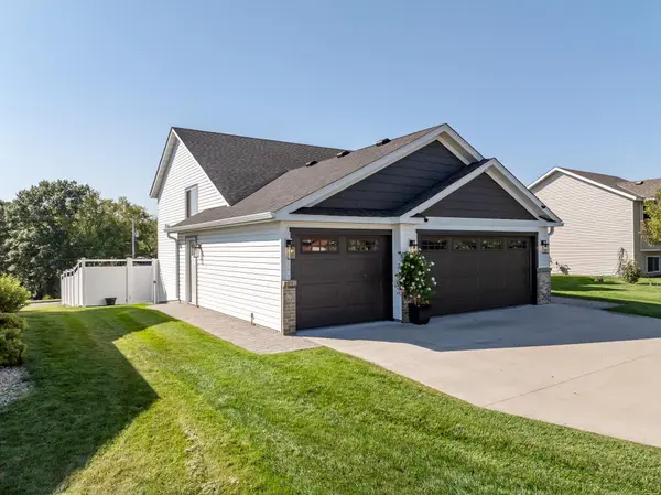 1424 Hillside CT, Sauk Rapids, MN 56379