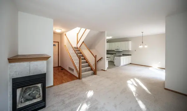 1408 Mcandrews RD E, Burnsville, MN 55337