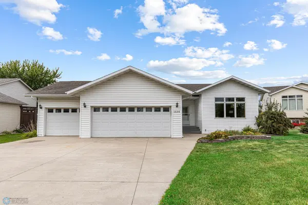 1534 Baywood DR, West Fargo, ND 58078