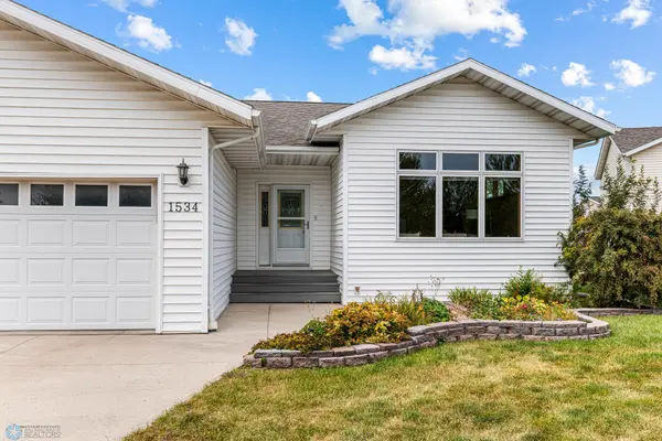 1534 Baywood DR, West Fargo, ND 58078