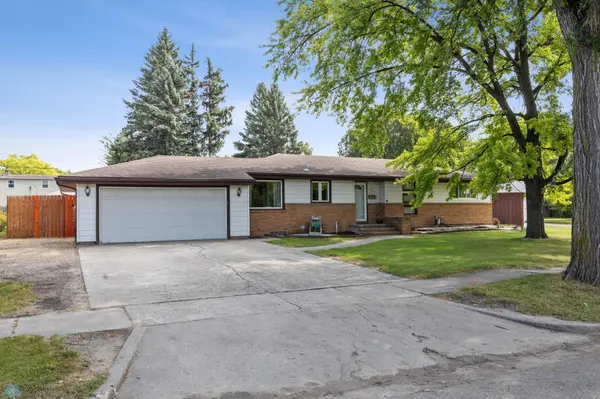 2212 5th ST S, Moorhead, MN 56560