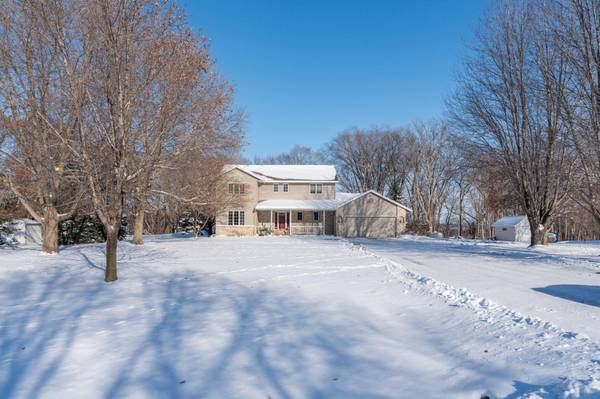 38124 Honeysuckle LN, North Mankato, MN 56003