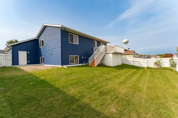 406 7th ST NW, Dodge Center, MN 55927