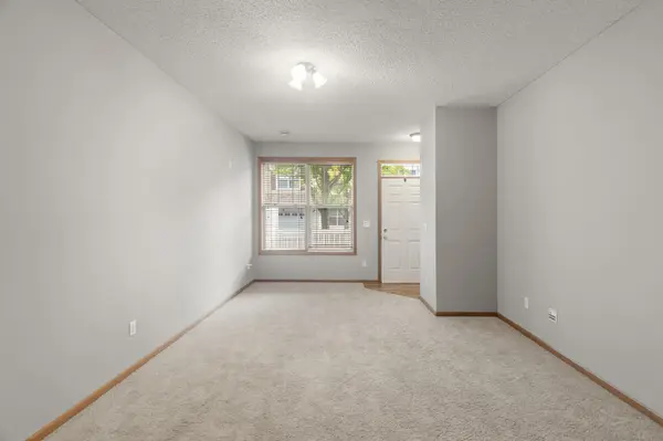 1608 Legacy Pkwy E #6, Maplewood, MN 55109