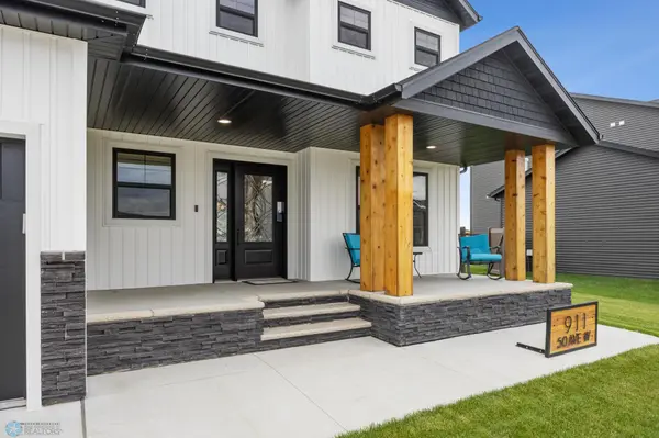 911 50th AVE W, West Fargo, ND 58078