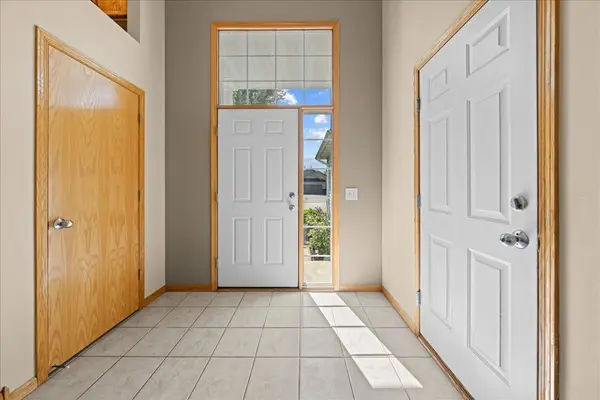 1001 Theresa Marie DR, Elko New Market, MN 55054