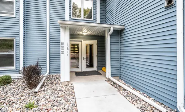 1381 Berry Ridge RD #403, Eagan, MN 55123