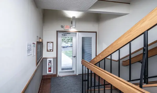 1381 Berry Ridge RD #403, Eagan, MN 55123