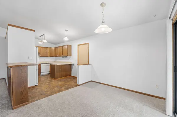 20304 Hunter CT, Lakeville, MN 55044