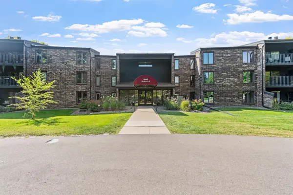 5140 W 102nd ST #210, Bloomington, MN 55437