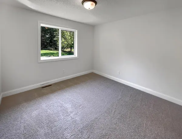 573 Kayla LN, Hanover, MN 55341