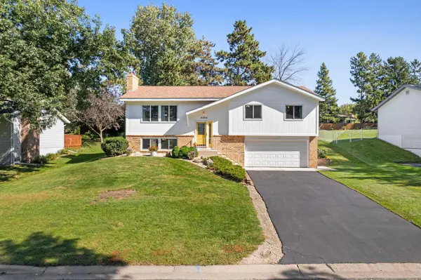 4252 Heritage DR, Vadnais Heights, MN 55127