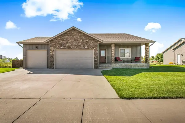 931 Waters Edge CIR,  Avon,  MN 56310
