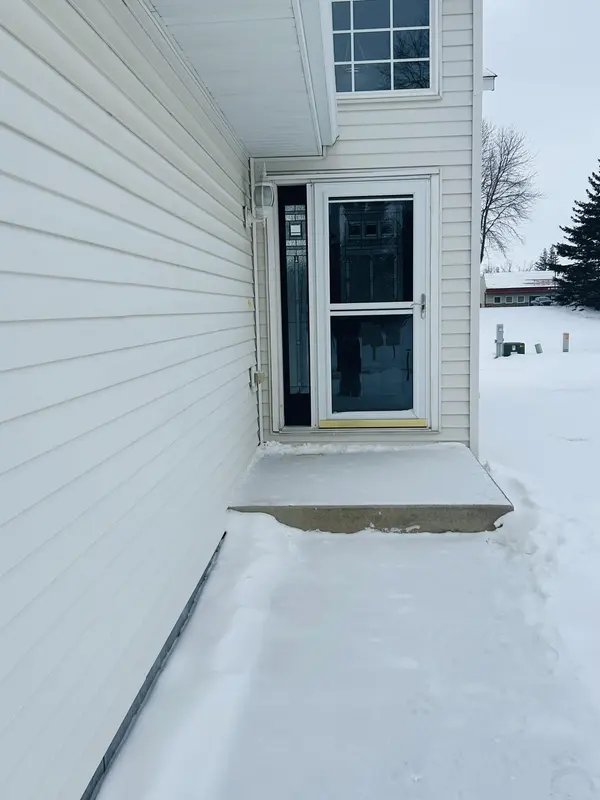 140 Cedar Cove LN, Owatonna, MN 55060